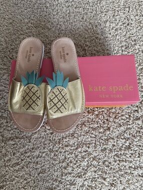 kate spade Gold Pineapple Slide Sandals | size 5 like new